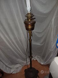 Antica piantana in rame e ottone una luce 