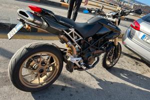 Ducati Hypermotard 1100S - full carbon