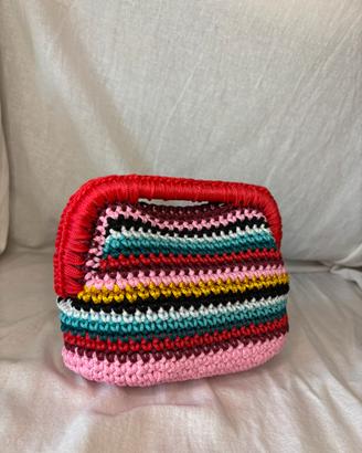 Borsa clutch multicolor fatta all’uncinetto
