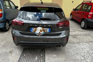 Ford focus st line x mild hybrid benzina elettrica