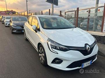 Renault Clio 1.6 E-Tech hybrid Initiale Paris