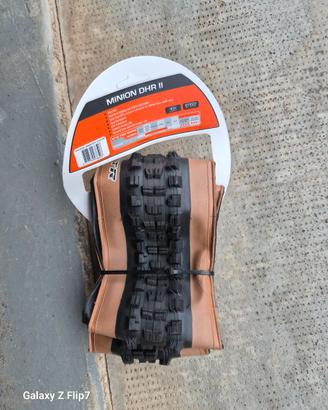 Titolo: Coppia copertoni Maxxis Minion DHR II 27.5