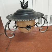 lampadario in ferro battuto e vetro