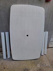 Tavolo da esterno in plastica 