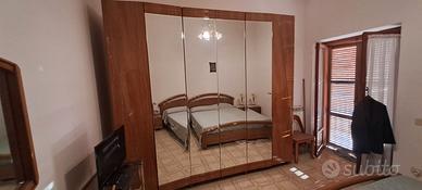 Camera da letto matrimoniale classica legno lucido