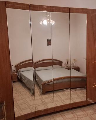Camera da letto matrimoniale classica legno lucido