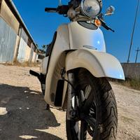 Scarabeo 125 bianco perla