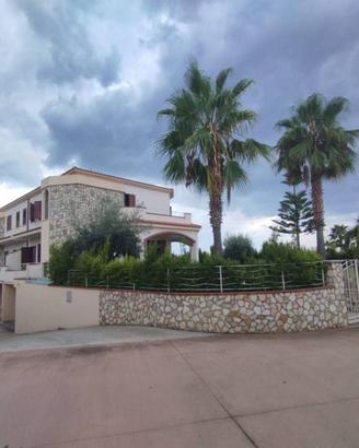 Villa di 413 m² con 5 locali e box auto doppio a B