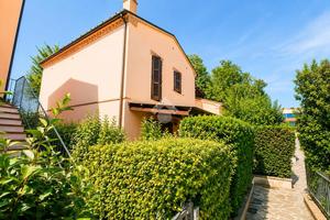 CASA SEMINDIPENDENTE A SIROLO