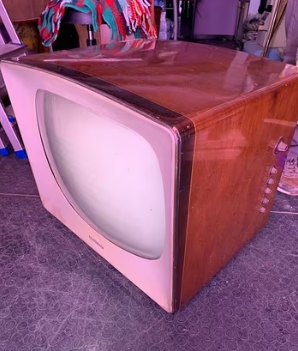 Antico Televisore TV vintage TELEFUNKEN