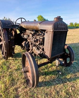 trattori antichi a petrolio FORDSON F N anno 1937