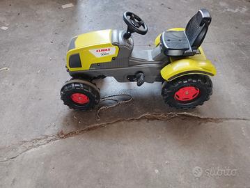 Trattore giocattolo con pedali