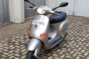 vespa 125 ET4
