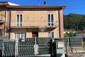 CASA SEMINDIPENDENTE A VOLTURARA IRPINA