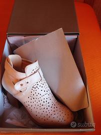 Tronchetti bianchi Bata