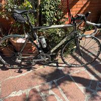 Bicicletta da corsa in carbonio