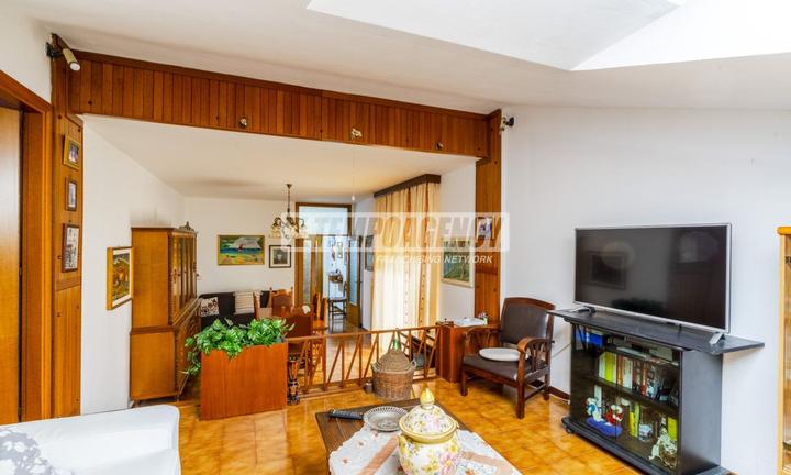 Morrovalle, ampio e comodo appartamento con 3 came