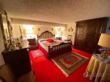 Camera da letto classica, legno massiccio