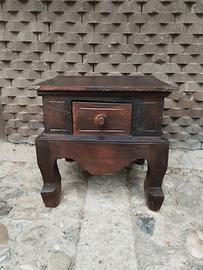 comodino in legno artigianale 