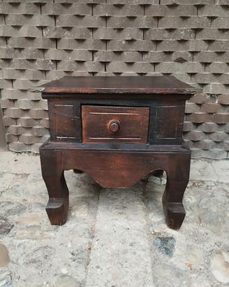 comodino in legno artigianale 