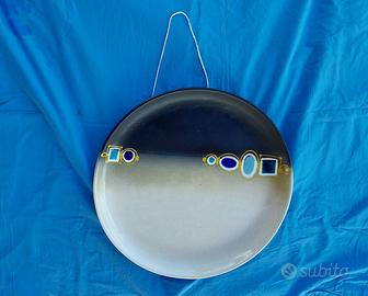 Piatto in maiolica artigianale decorato a mano