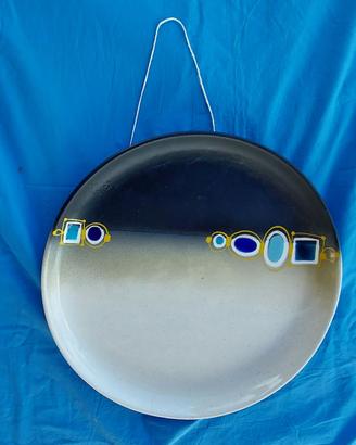 Piatto in maiolica artigianale decorato a mano