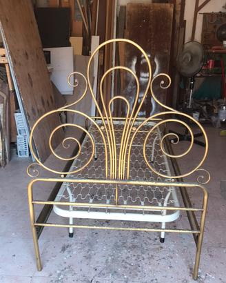 Letto antico in OTTONE