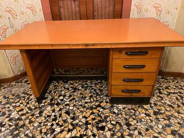 Scrivania anonima castelli