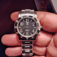 Orologio da polso Givenchy.