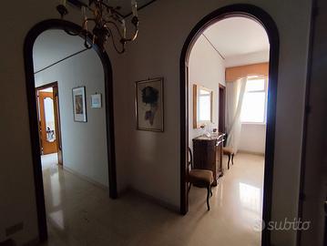 V.le MAGNA GRECIA : APP. 184MQ. CON CANTINA