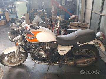 Triumph Bonneville 900 anno 2000