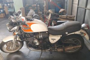 Triumph Bonneville 900 anno 2000