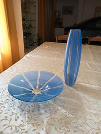 Centro tavola blu in vetro più vaso