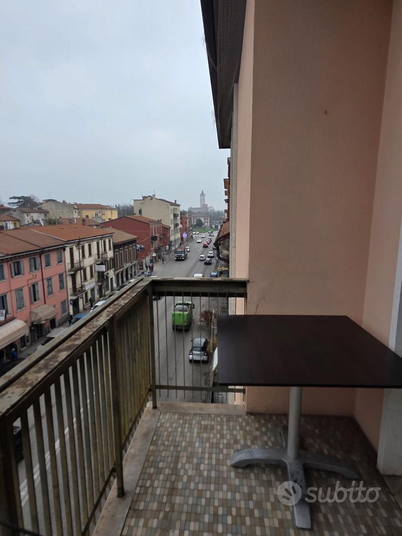 Ampio appartamento borgo Milano