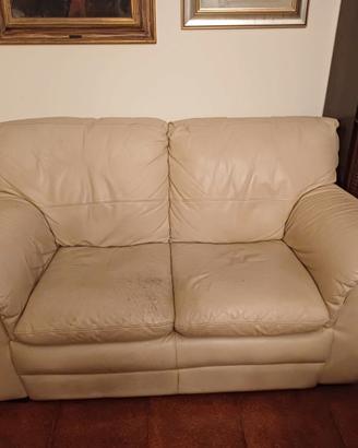 Divano 2 posti regalato (il 3 è stato già preso)