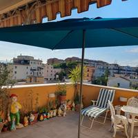 Ombrellone inclinabile e base in granito