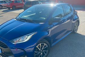 Toyota yaris hybrid lounge