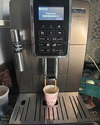 Macchina per il caffe con i chicci- pezzi di ricam