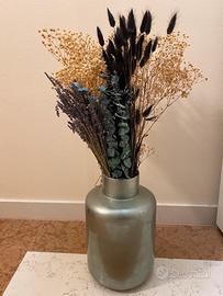 Vaso decorativo con fiori secchi