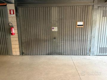 box di 22 mq zona Carrozzone