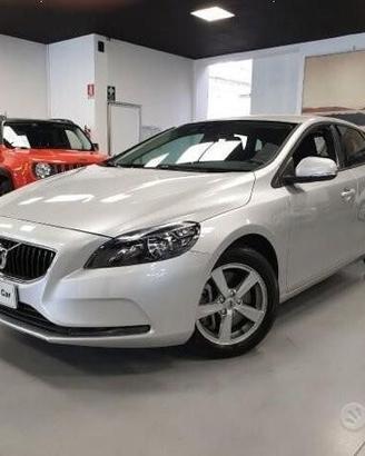 Volvo v40 2018