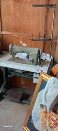 Macchina da cucire industriale NECCHI