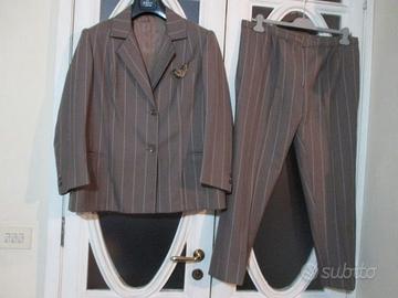 Tailleur pantalone nocciola fattura sartoriale