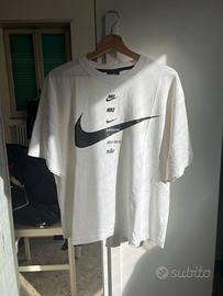 T-shirt Nike