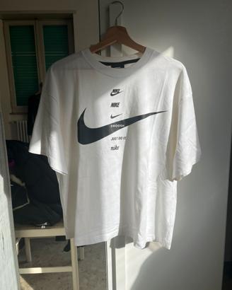 T-shirt Nike