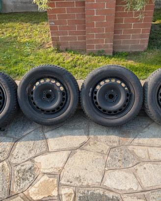4 CERCHI IN FERRO GOLF 7 6,5X16 5X112 + gomme