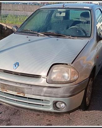 RENAULT Clio II per ricambi