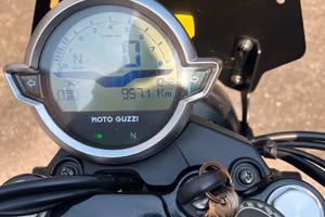 Moto Guzzi V7 850 Stone