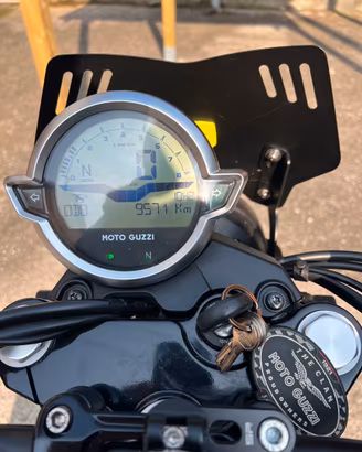 Moto Guzzi V7 850 Stone