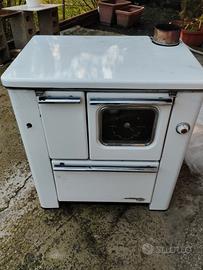 Stufa -cucina a legna 